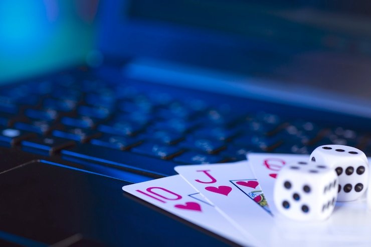 Apuestas, tragamonedas y casino: cómo se conectan